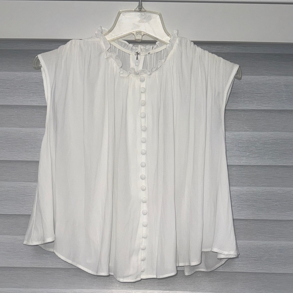 Elegant button front flowey sheer sleeveless blouse